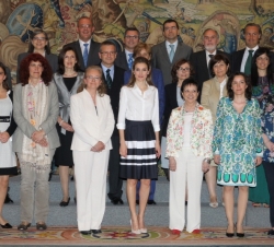 Fotografía de grupo de Su Alteza Real la Princesa de Asturias con una representación de colaboradores médicos e investigadores que forman parte del pr